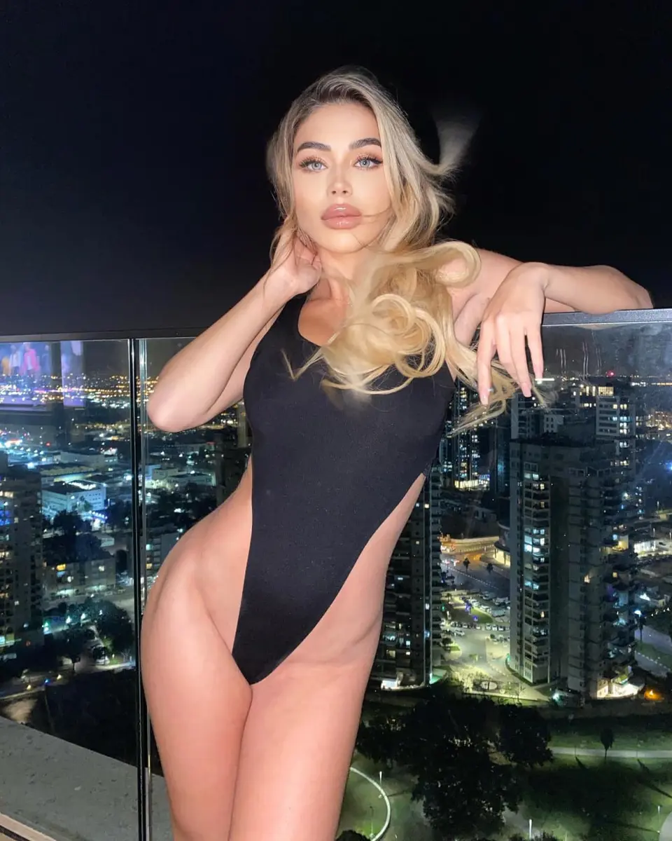 Eva escort in Dubai