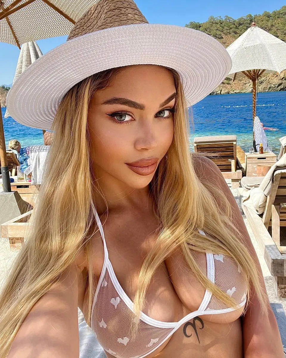 Eva escort in Dubai