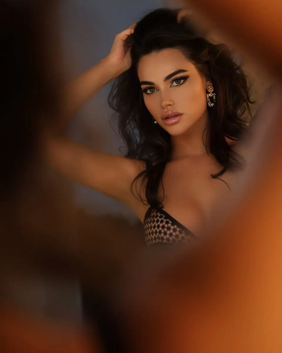 Eva escort in Dubai