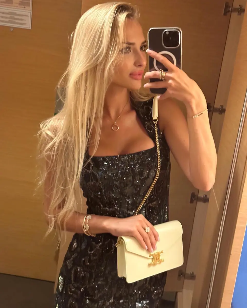 Luna escort in Dubai