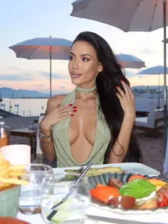Safimy escort in Dubai